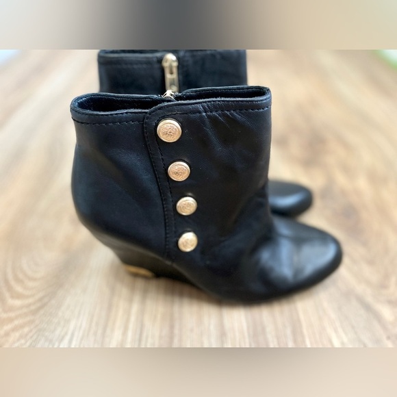 Huxley Bootie Black Vince Camuto Size 7.5 EUC - Picture 1 of 6